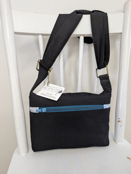 Denim noir et fleurs turquoise!