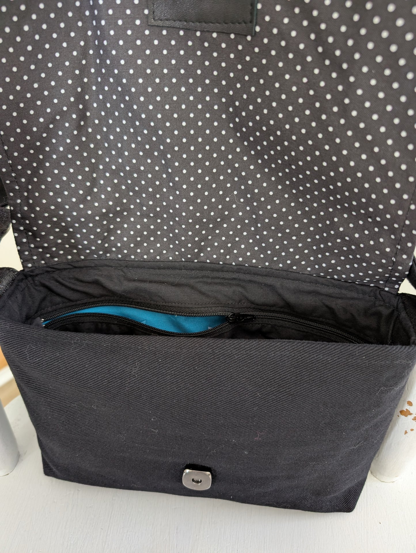 Denim noir et fleurs turquoise!