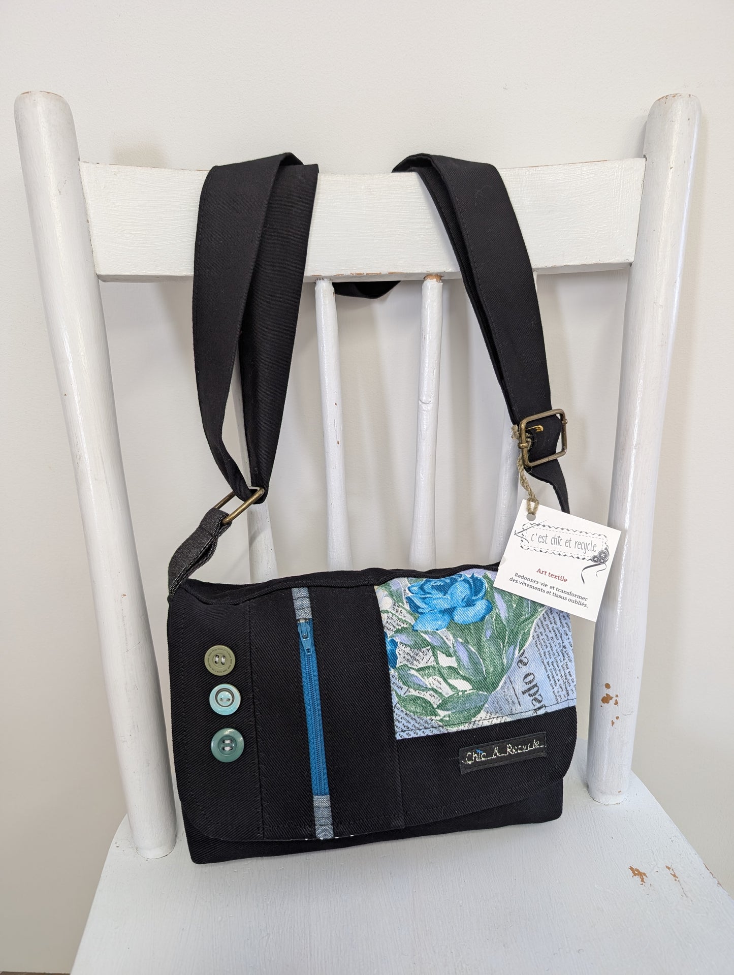 Denim noir et fleurs turquoise!